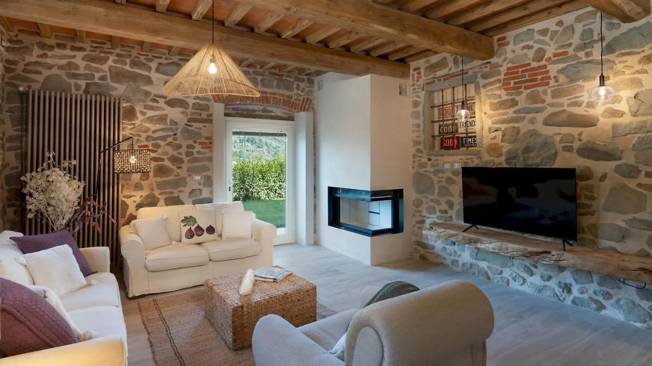 Villa Carlotta 8, Emma Villas Pescia